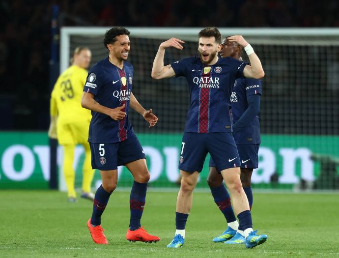 חביצ'ה קברצחליה שחקן פריז סן ז'רמן חוגג שער לצד מרקיניוס