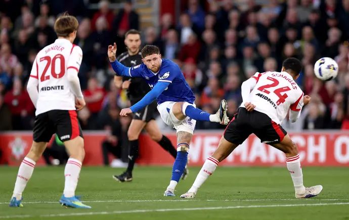 שחקן איפסוויץ', ווס ברנס, במשחק מול סאות'המפטון