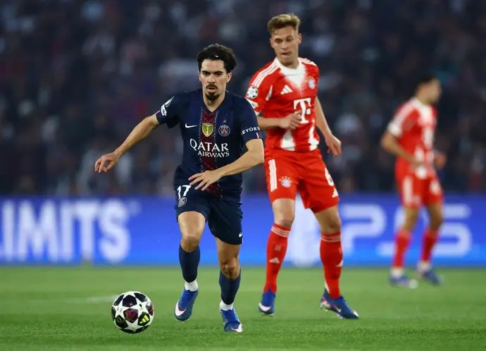 ויטיניה שחקן פריז סן ז'רמן לפני יוזואה קימיש שחקן באיירן מינכן