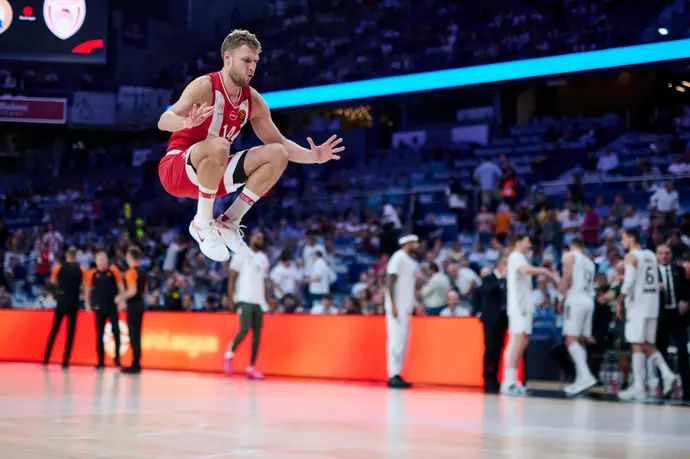 שחקן אולימפיאקוס, סשה וזנקוב