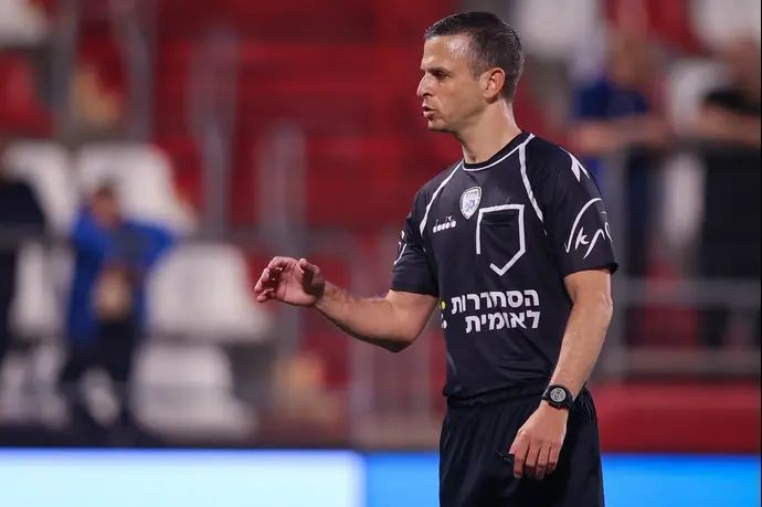 השופט אוהד אסולין במפגש בין בני סכנין למ.ס. אשדוד