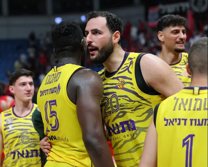 שחקני הפועל חולון עידן זלמנסון, אדאמה סאנוגו