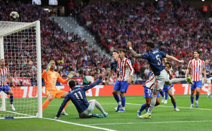 פיירו הינקאפייה שחקן ארסנל מחמיץ מול אתלטיקו מדריד