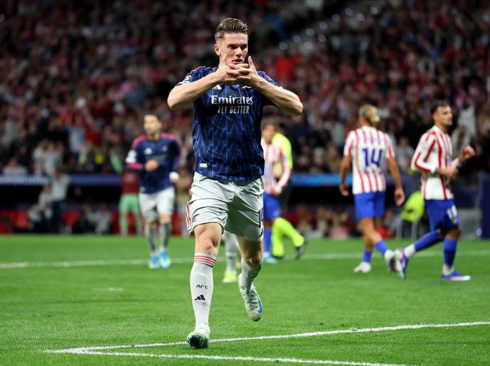 ויקטור יוקרס שחקן ארסנל חוגג שער