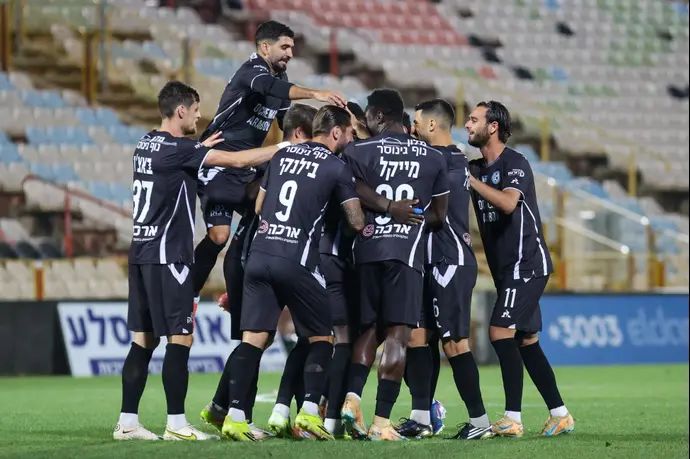שחקני עירוני טבריה חוגגים