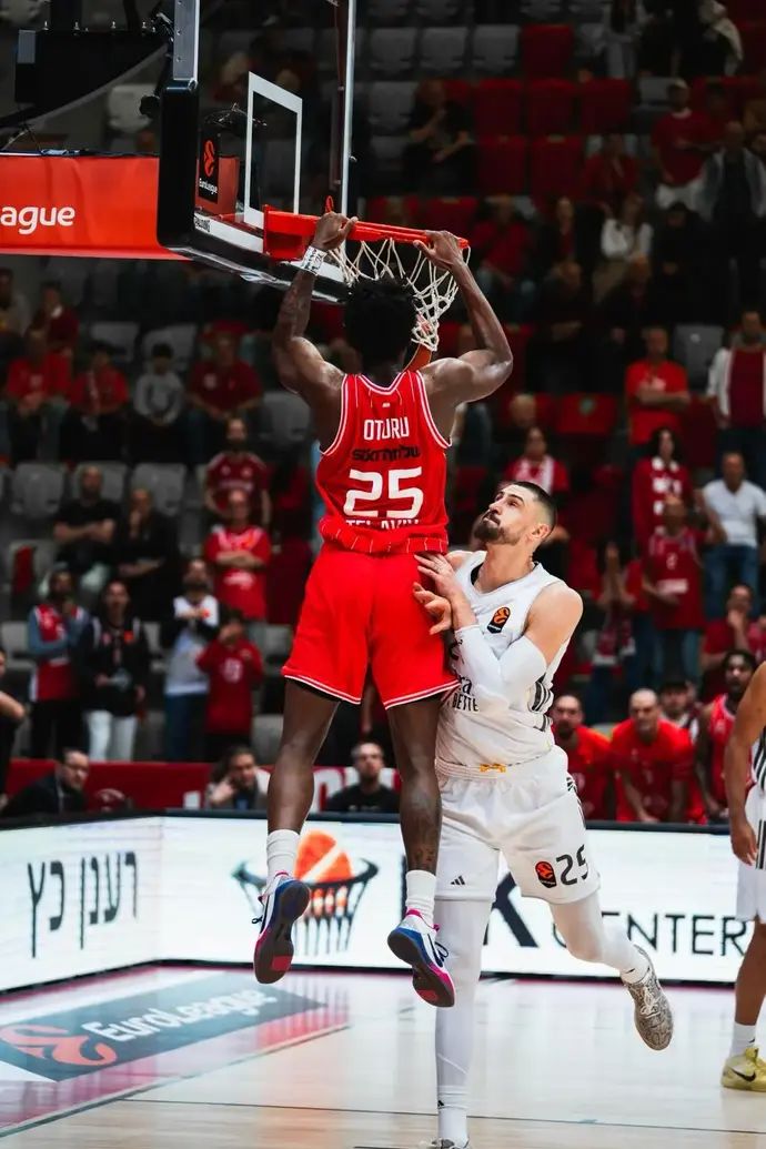 שחקן הפועל תל אביב דן אוטורו