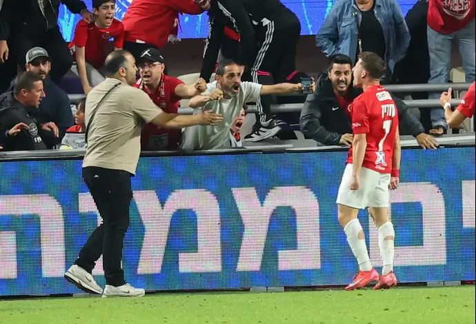 שחקן הפועל תל אביב רוי קורין