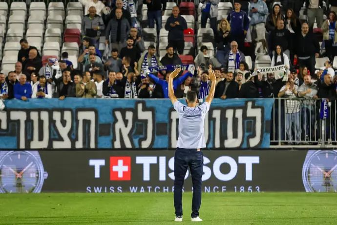 אלירן חודדה מאמן עירוני טבריה חוגג הישארות
