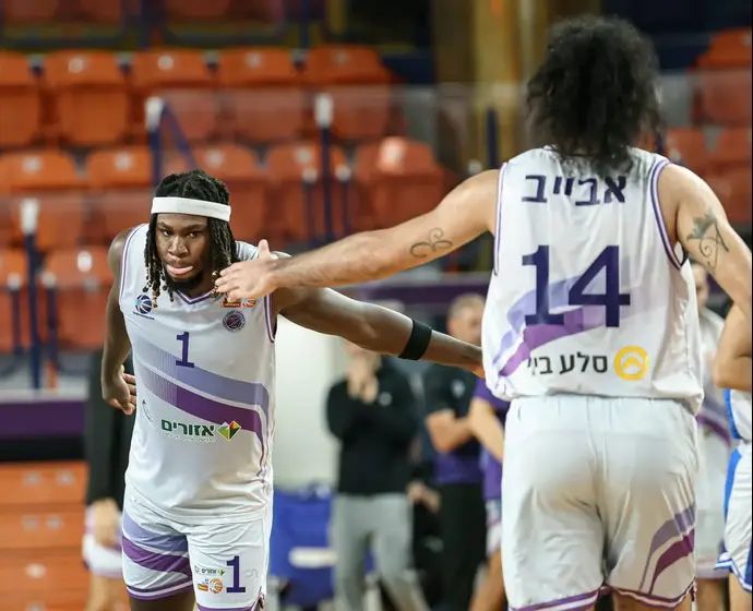 שחקני עירוני נהריה, כריס קלארק, איליי אבייב