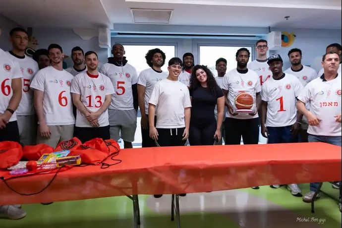הביקור של הפועל ירושלים במחלקות הילדים במרכז הרפואי שערי צדק