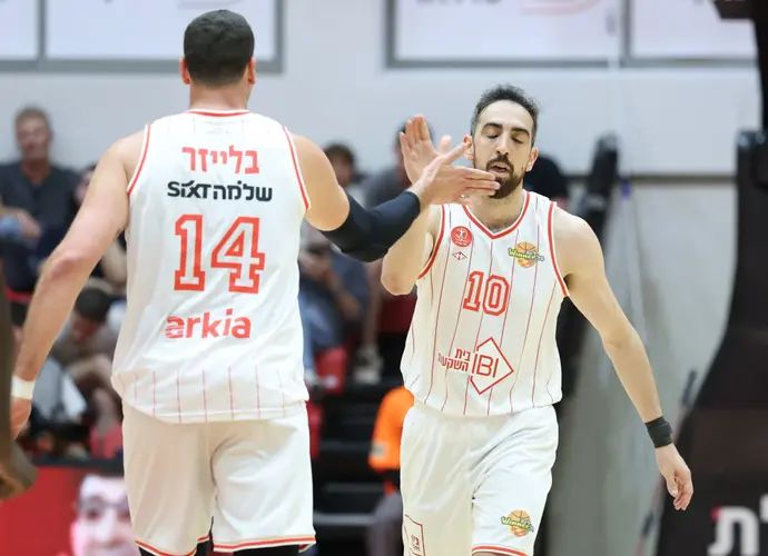 שחקני הפועל תל אביב בר טימור, עוז בלייזר