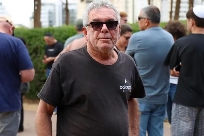 עמית גל בהלוויתו של רז אדם ז"ל