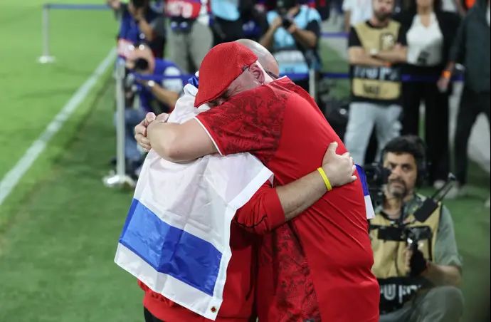 יאיר הורן, איתן הורן, בחגיגות האליפות של הפועל באר שבע