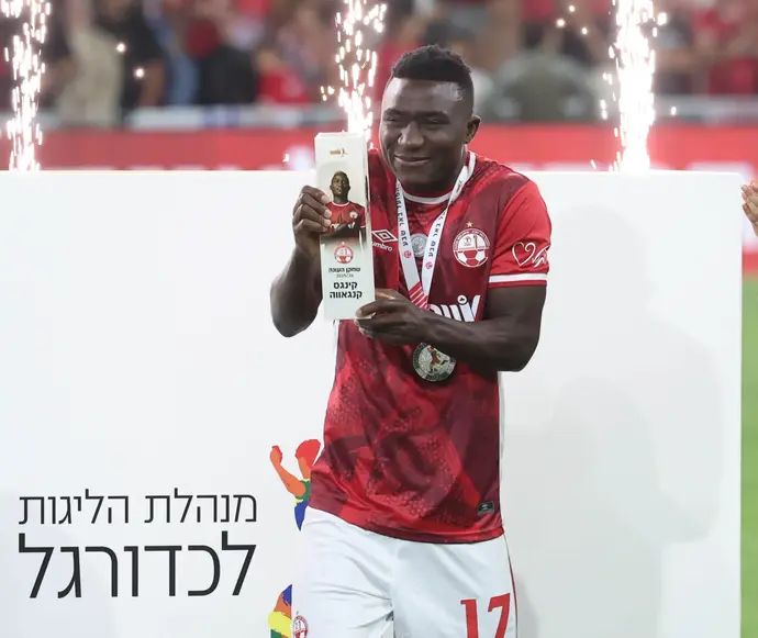 קינגס קאנגווה שחקן הפועל באר שבע עם פרס שחקן העונה
