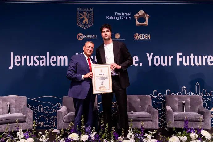 ראש עיריית ירושלים, משה ליאון, העניק לדני אבדיה את אות ״שגריר ירושלים בתפוצות״