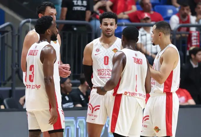 שחקני הפועל ירושלים מול הפועל תל אביב