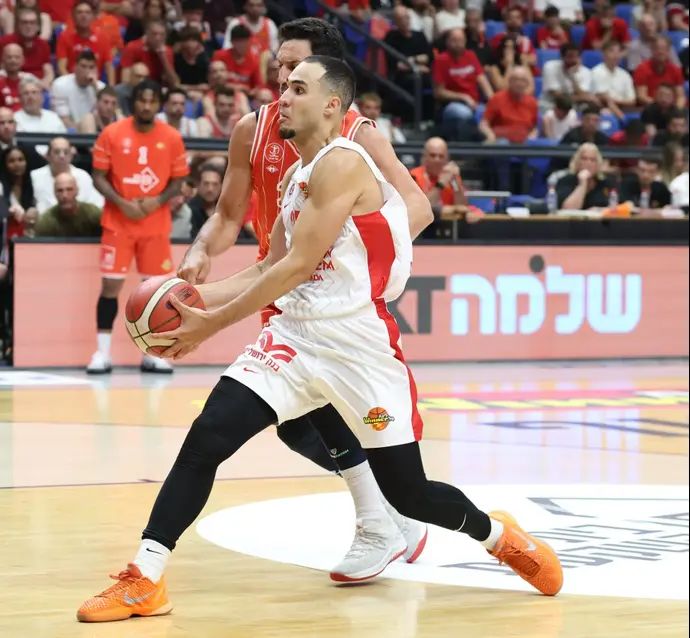 איתן בורג שחקן הפועל ירושלים מול הפועל תל אביב