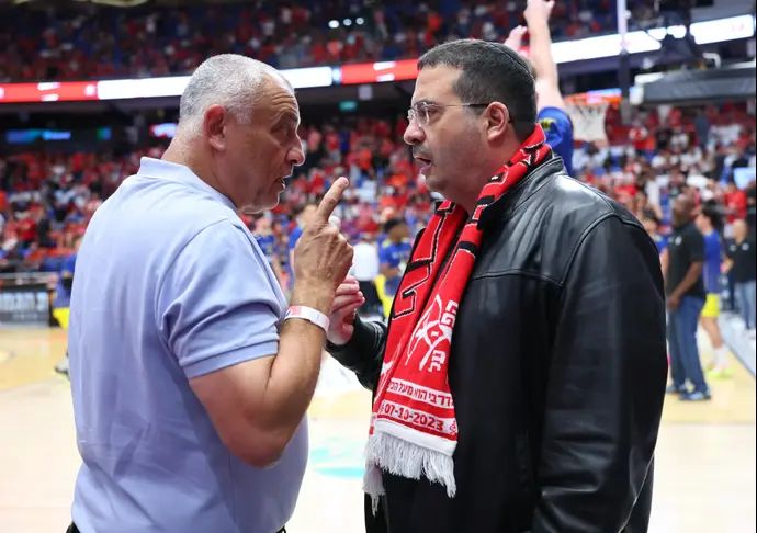 עופר ינאי בעלי הפועל תל אביב ועמוס פרישמן יו"ר איגוד הכדורסל