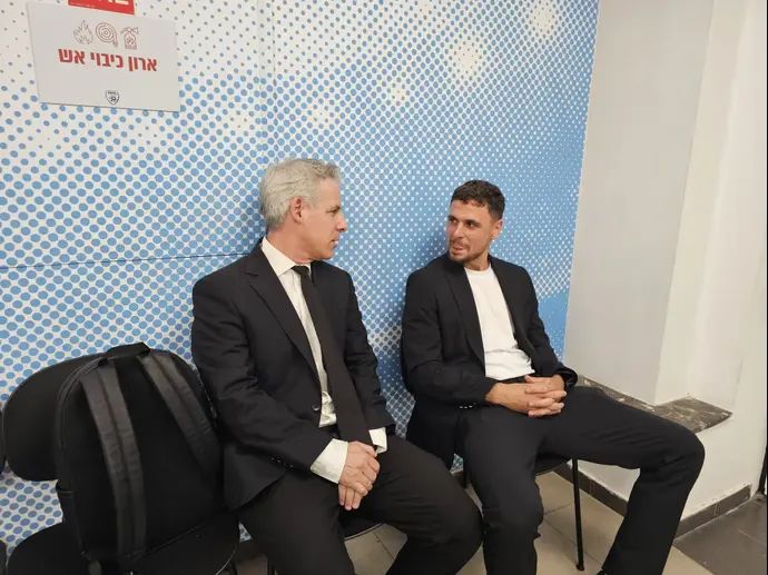 שחקן מכבי תל אביב, כריסטיאן בליץ', עם עו
