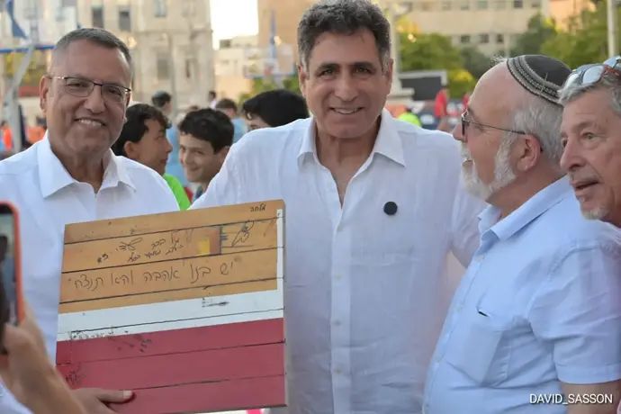 עדי גורדון מקבל פרס הוקרה בסטריטבול ירושלים
