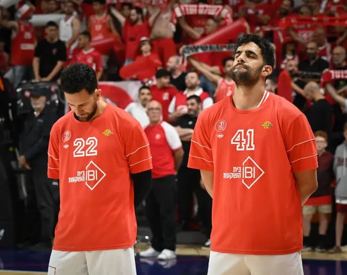 שחקני הפועל תל אביב תומר גינת, ואסילייה מיציץ'
