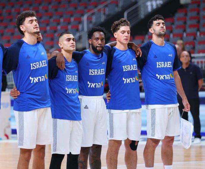 תומר גינת, אדם אריאל, קאדין קרינגטון, ים מדר, אילי דולינסקי שחקני נבחרת ישראל