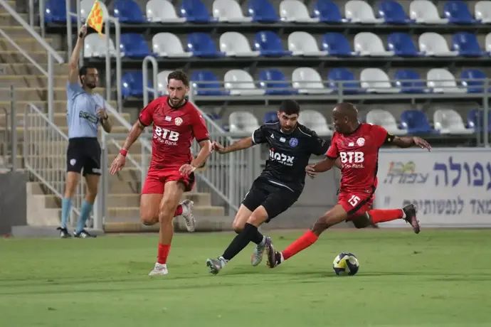 אוסמה חלאיילה מול מנשה זלקה, הפועל עכו נגד הפועל חדרה