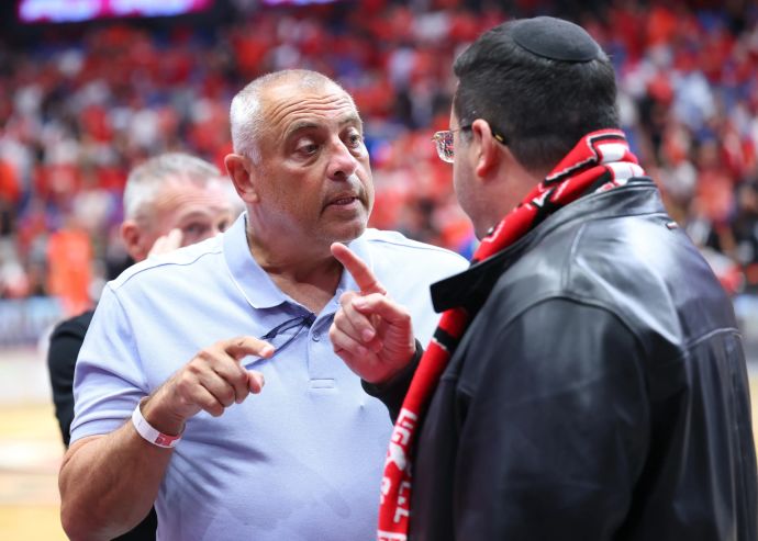 עופר ינאי בעלי הפועל תל אביב ועמוס פרישמן יו"ר איגוד הכדורסל