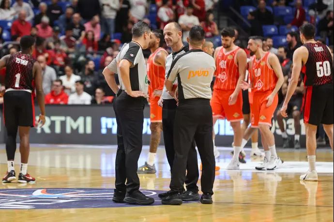 השופט דן ילון (במרכז), לצד עמית בלק ואלעד לייבוביץ