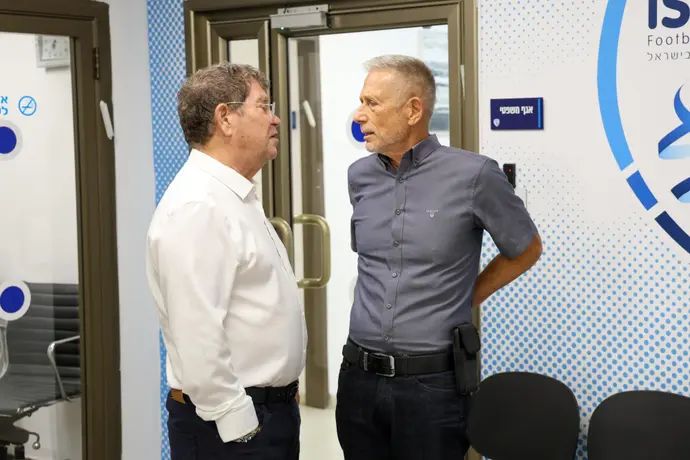 הדיון בנושא עירוני טבריה: עורך הדין אייל יפה, בעלי עירוני טבריה אריה קלמנזון