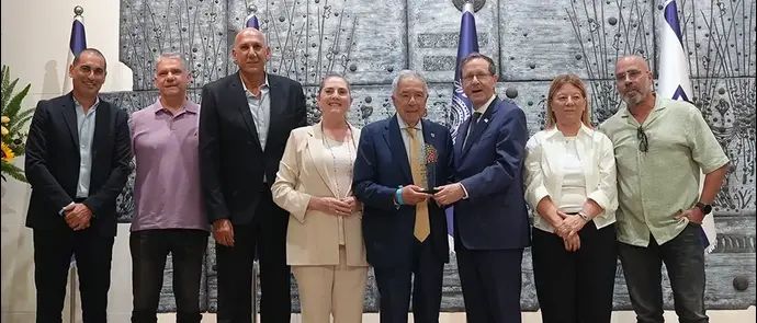 נשיא המדינה יצחק הרצוג יושב ראש מכבי תל אביב שמעון מזרחי דורון ג׳מצ׳י