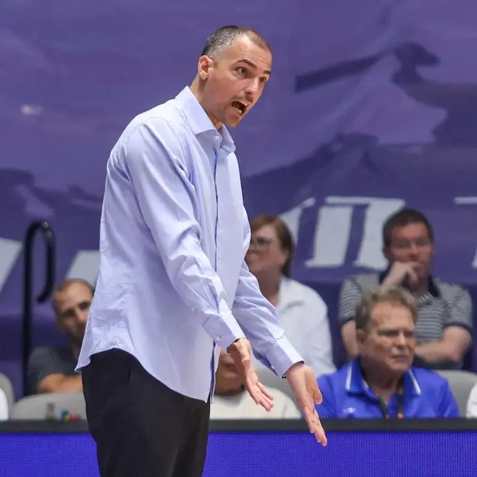 יהוא אורלנד מאמן בני הרצליה מול הפועל חולון