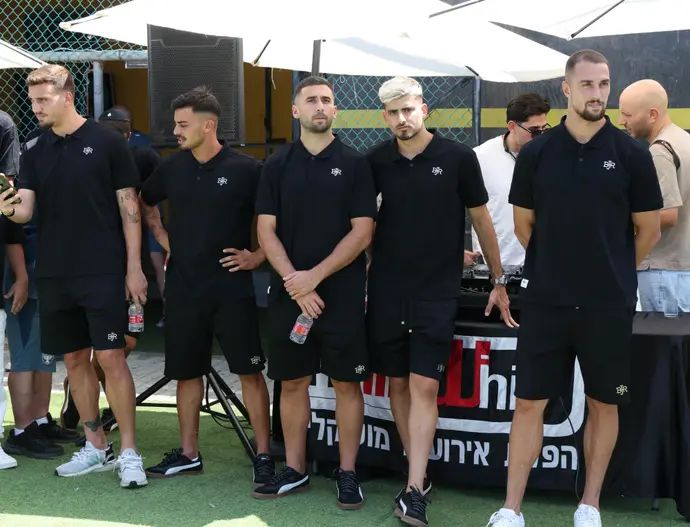 שחקני בית"ר ירושלים בטקס הרמת הכוסית לראש השנה