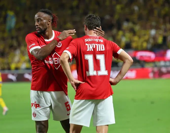 סתיו טוריאל שחקן הפועל תל אביב בדרבי