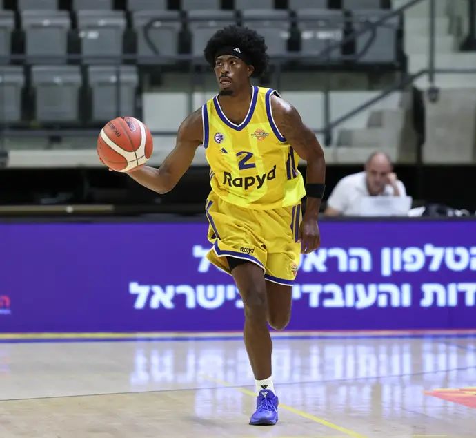 ג'ימי קלארק שחקן מכבי תל אביב מול עירוני קרית אתא