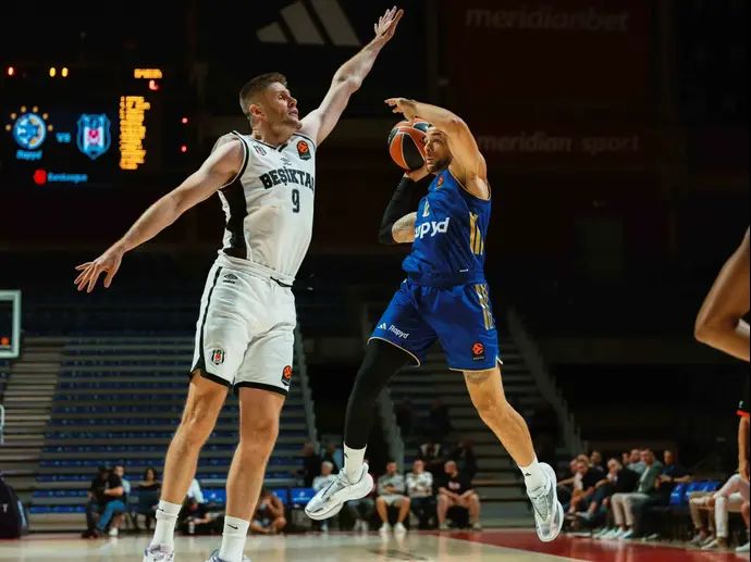 איפה לונדברג שחקן מכבי תל אביב מול בשיקטאש