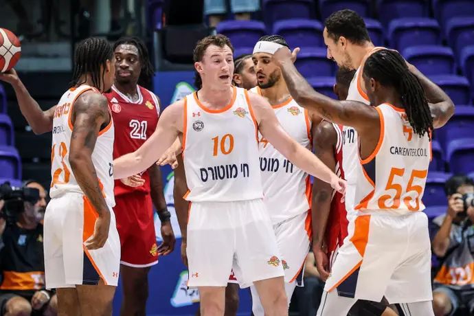 ספנסר וייס ושחקני עירוני נס ציונה