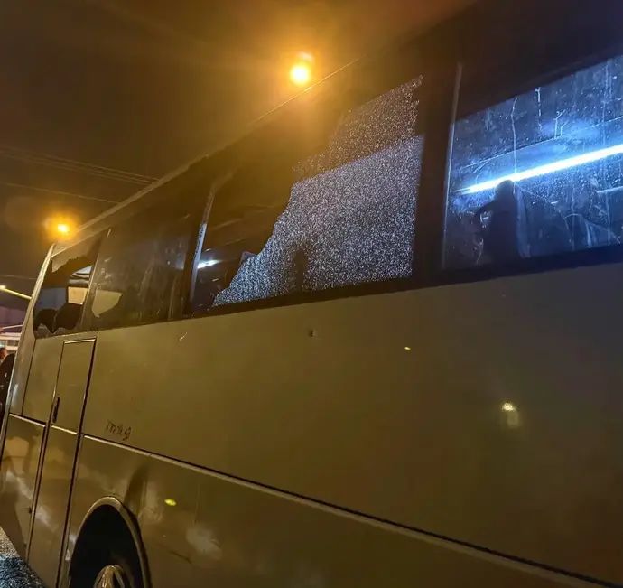 אוטובוס של אוהדי בני סכנין נרגם באבנים אחרי המשחק מול מכבי תל אביב