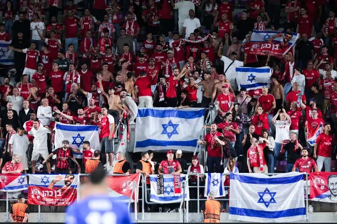 אוהדי הפועל באר שבע במשחק ה"בית" מול דינמו זאגרב בבוקרשט