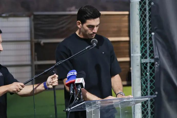 השוער מיגל סילבה בטקס ההנצחה של בית"ר ירושלים