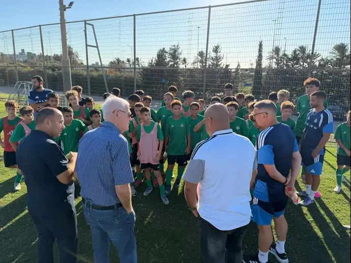 נשיא מכבי חיפה, יעקב שחר, ביקר באקדמיה ובמחלקת הילדים והנוער