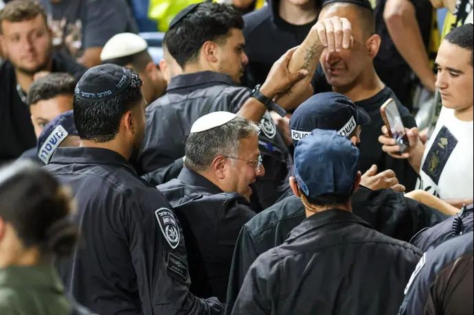 השר לביטחון לאומי איתמר בן גביר במשחק של בית"ר ירושלים