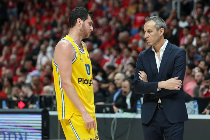 מאמן מכבי תל אביב עודד קטש עם גיא פניני