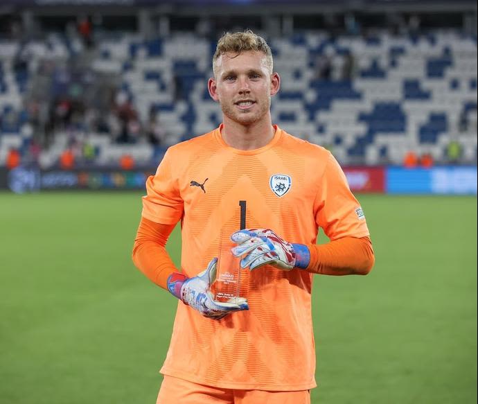 דניאל פרץ, שוער הנבחרת הצעירה, עם פרס השחקן המצטיין אחרי רבע גמר אליפות אירופה 2023