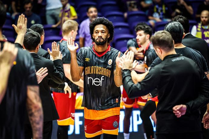 בראיין אנגולה