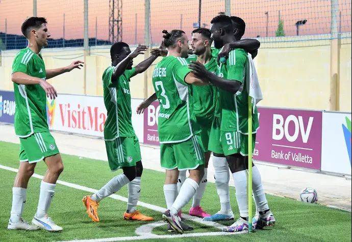 שחקני מכבי חיפה חוגגים