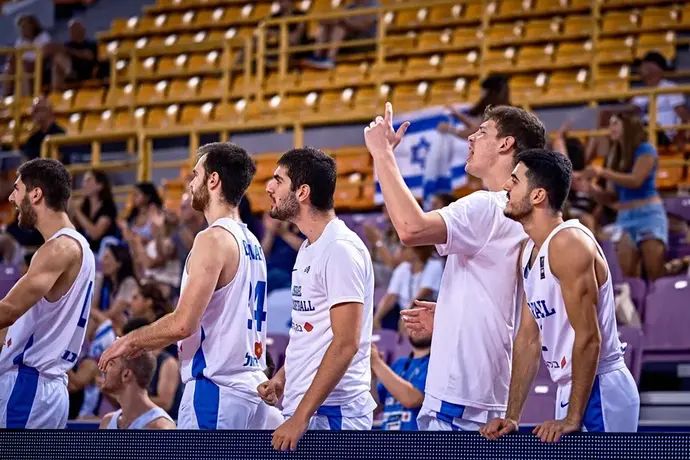 ספסל נבחרת העתודה של ישראל חוגג נגד גרמניה