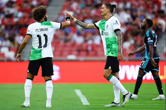 שחקני ליברפול מוחמד סלאח, דרווין נונייס חוגגים