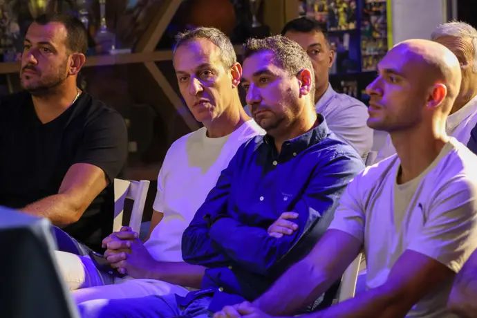 מנכ"ל מכבי תל אביב עדלי מרכוס, המאמן עודד קטש, מנהל הקבוצה עמי ביטון, מאמן הכושר רגב פנאן