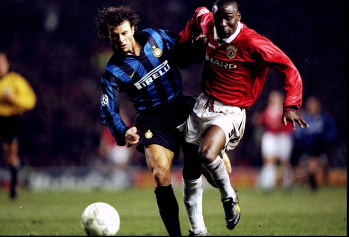 שחקן מנצ'סטר יונייטד אנדי קול מול שחקן אינטר פאביו גלאנטה